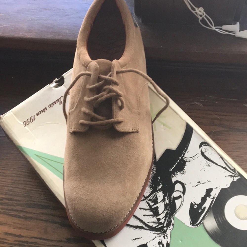Men’s Classic Tan Suede Dress Bucs
